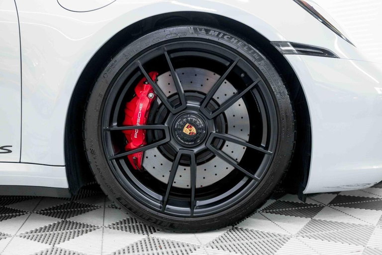 Porsche 992 Carrera GTS