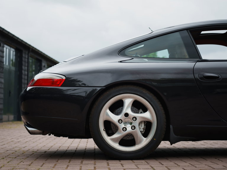 Porsche 996 Carrera 4 Millennium Edition