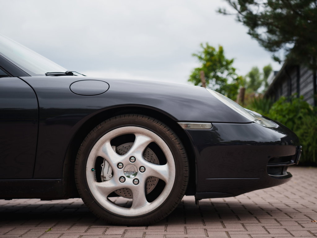 Porsche 996 Carrera 4 Millennium Edition