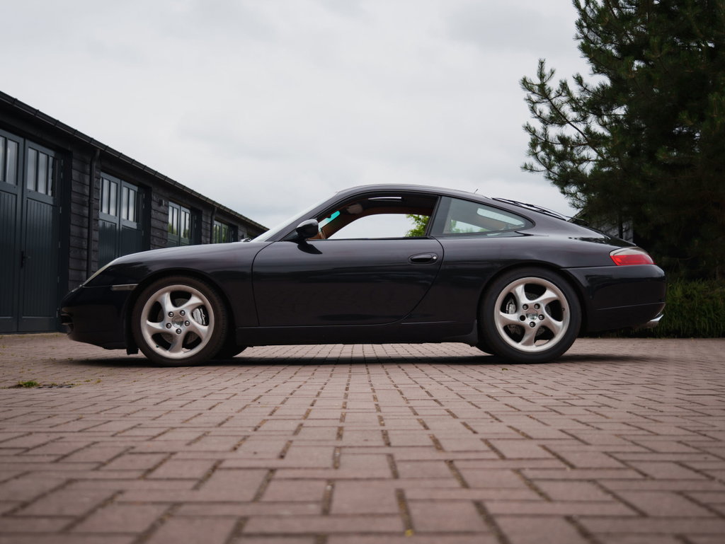Porsche 996 Carrera 4 Millennium Edition