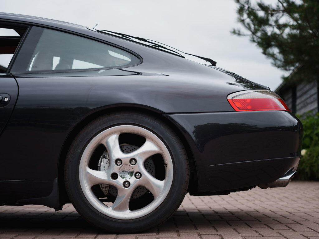 Porsche 996 Carrera 4 Millennium Edition