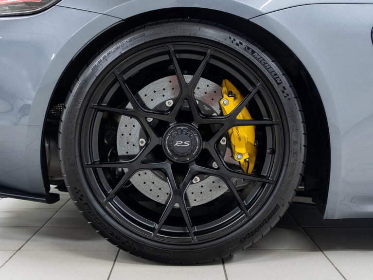 Porsche 718 Spyder RS
