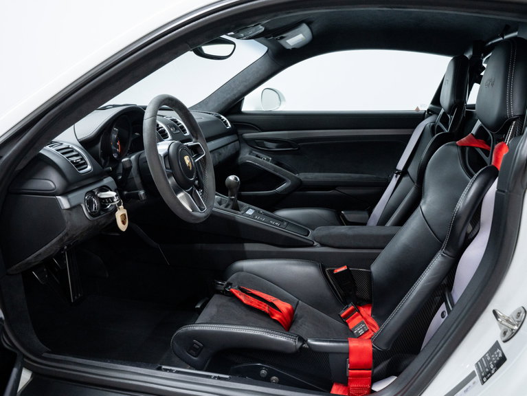 Porsche 981 Cayman GT4