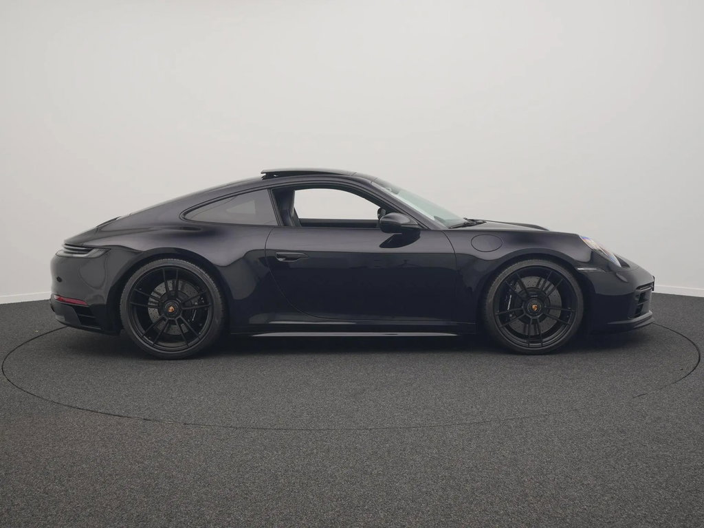 Porsche 992 Carrera 4 GTS