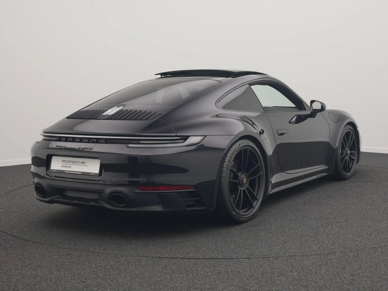 Porsche 992 Carrera 4 GTS