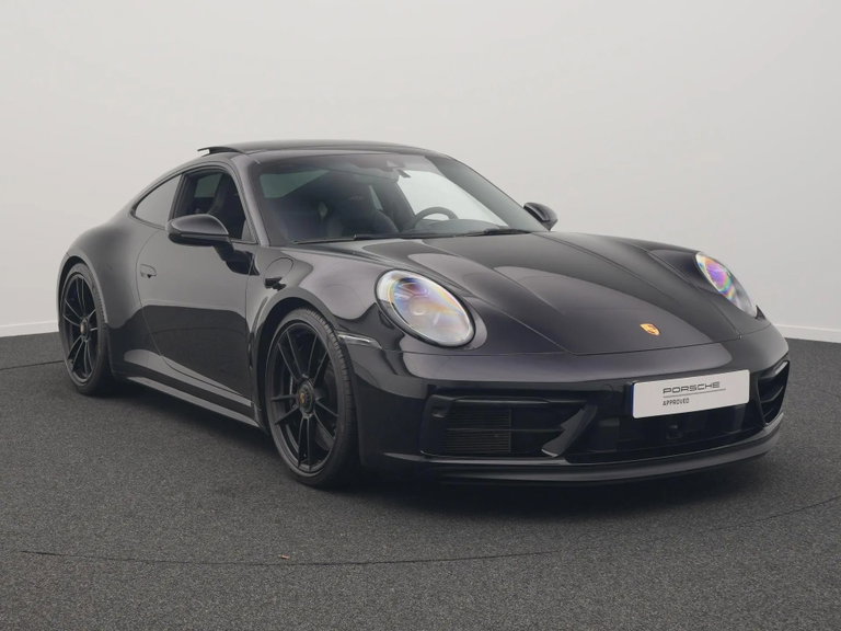 Porsche 992 Carrera 4 GTS