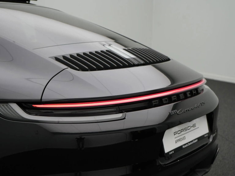Porsche 992 Carrera 4 GTS