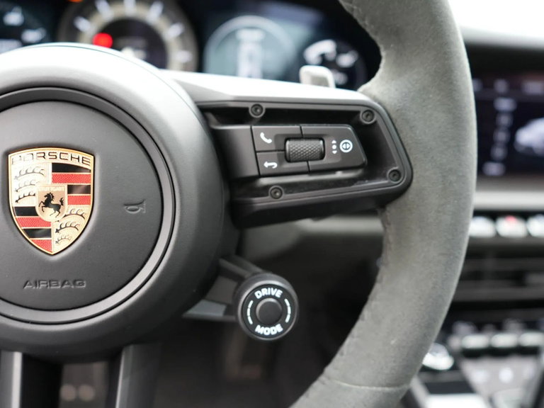 Porsche 992 Carrera 4 GTS