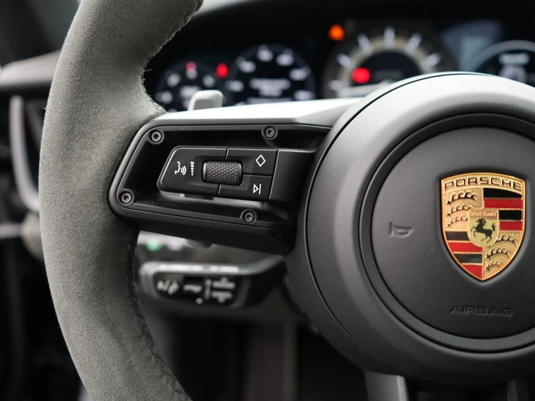 Porsche 992 Carrera 4 GTS