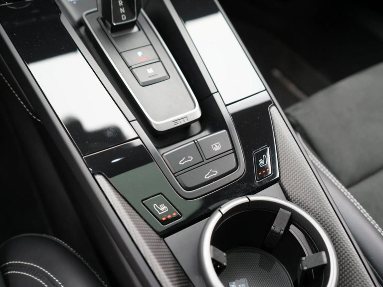 Porsche 992 Carrera 4 GTS