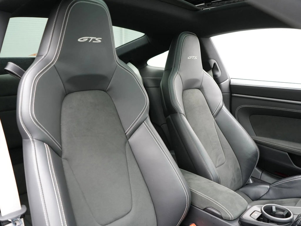 Porsche 992 Carrera 4 GTS