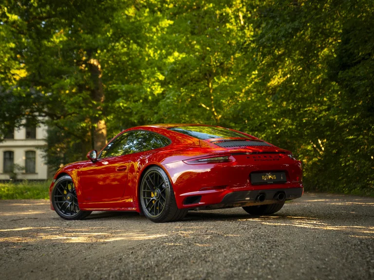 Two Porsches, one price: Best driving experience for 150,000 euros?