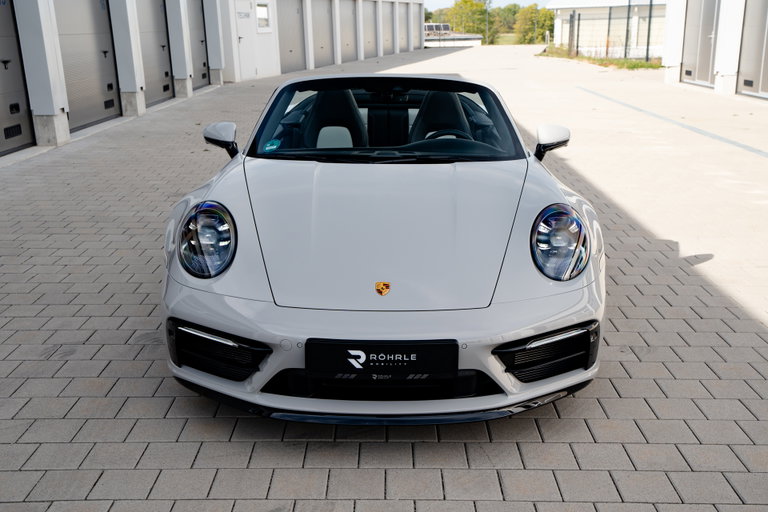 Porsche 992 Carrera 4