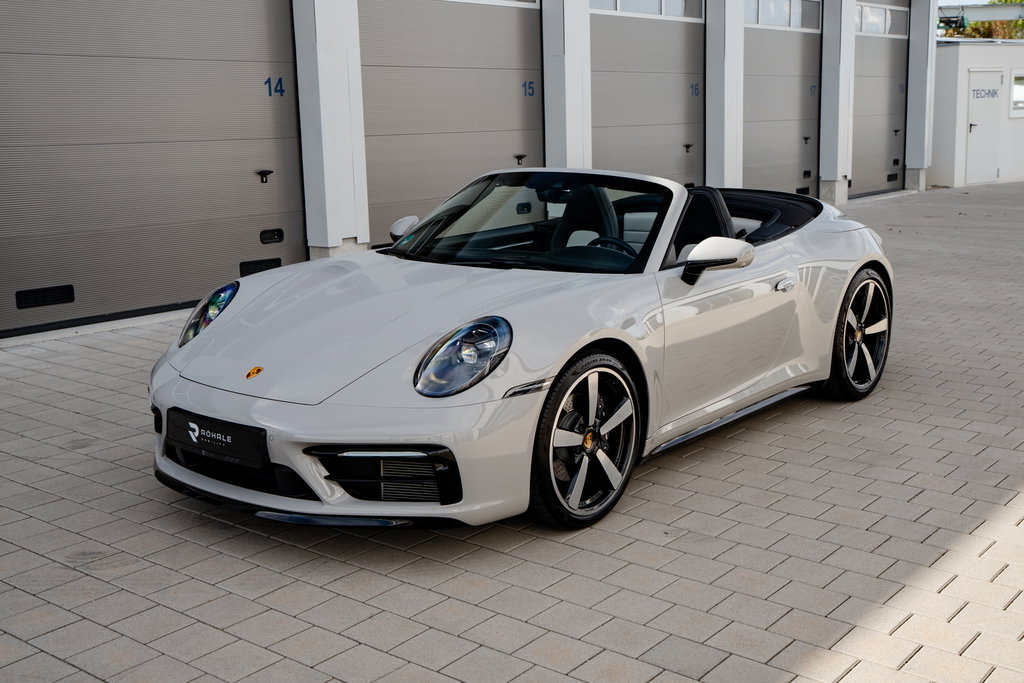 Porsche 992 Carrera 4