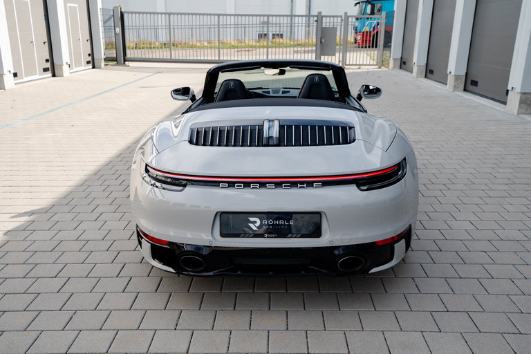 Porsche 992 Carrera 4