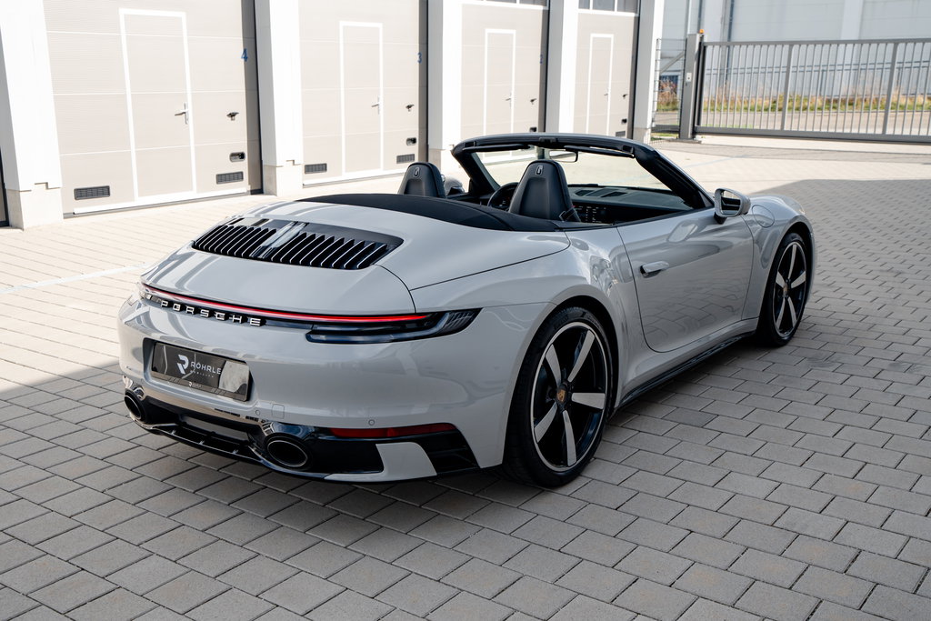 Porsche 992 Carrera 4