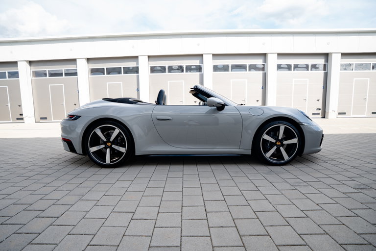 Porsche 992 Carrera 4