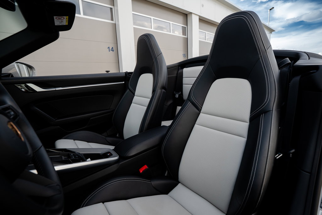 Porsche 992 Carrera 4