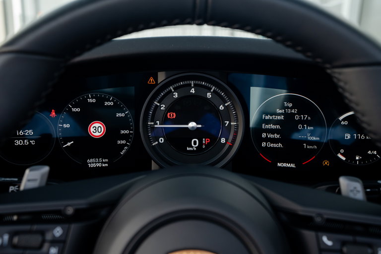 Porsche 992 Carrera 4