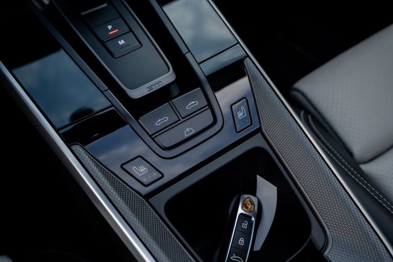 Porsche 992 Carrera 4