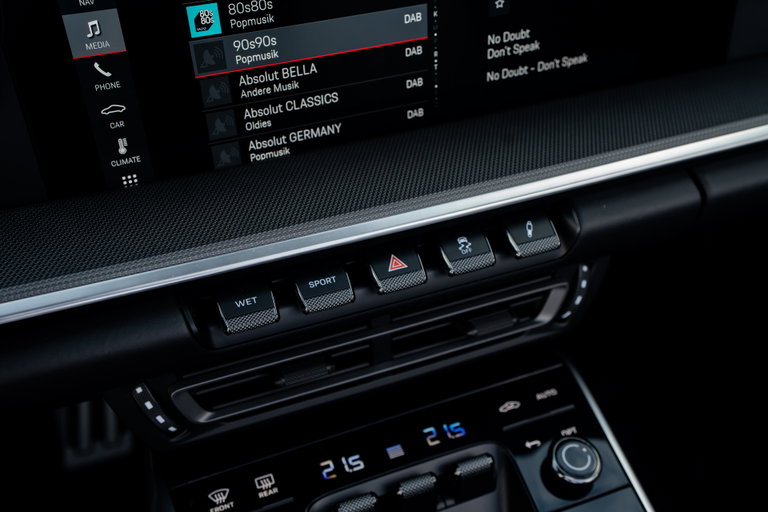 Porsche 992 Carrera 4