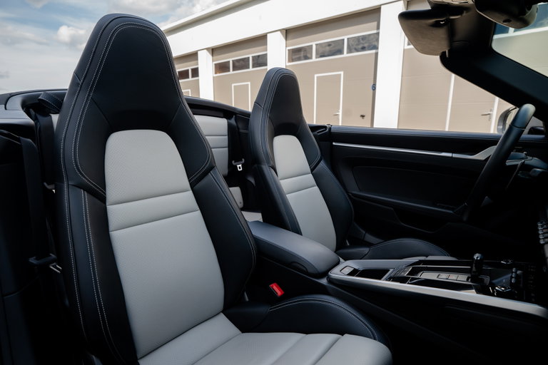 Porsche 992 Carrera 4