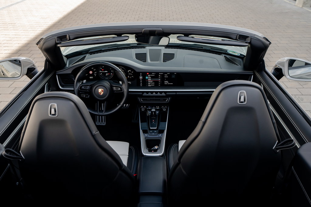Porsche 992 Carrera 4
