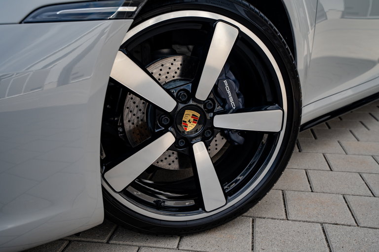 Porsche 992 Carrera 4