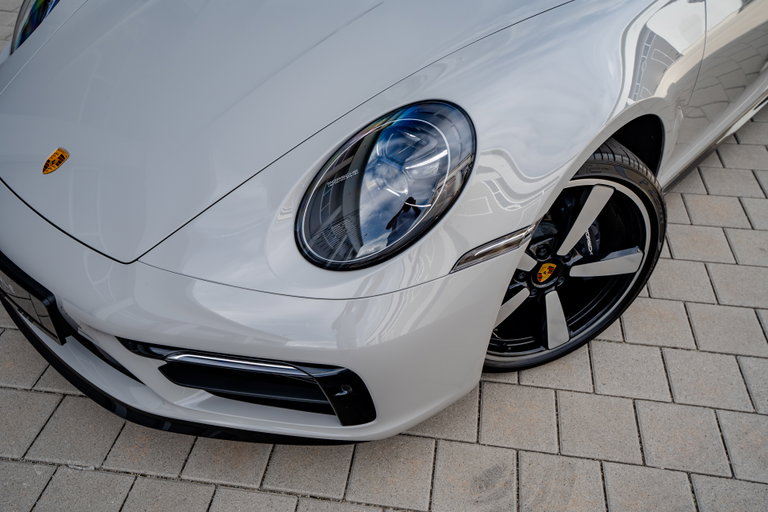 Porsche 992 Carrera 4