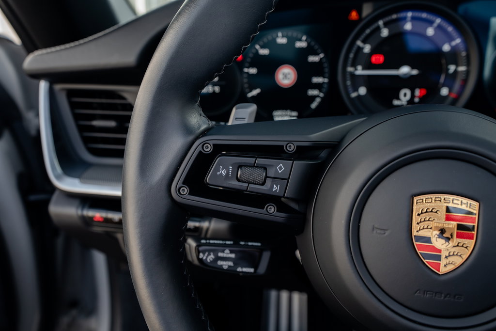 Porsche 992 Carrera 4