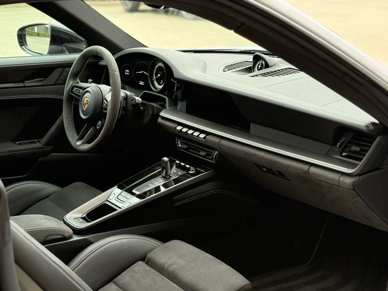 Porsche 992 Carrera GTS