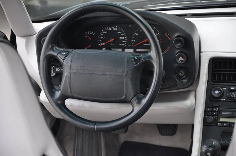 Porsche 928 GTS