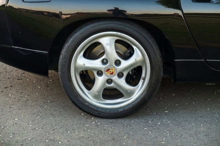 Porsche 928 GTS