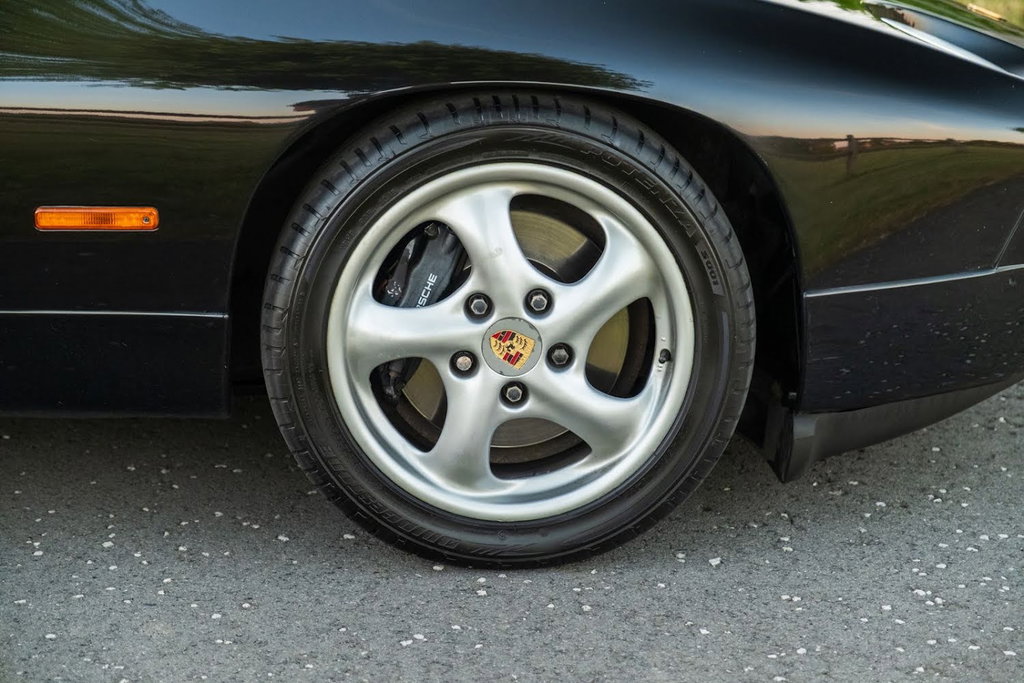 Porsche 928 GTS