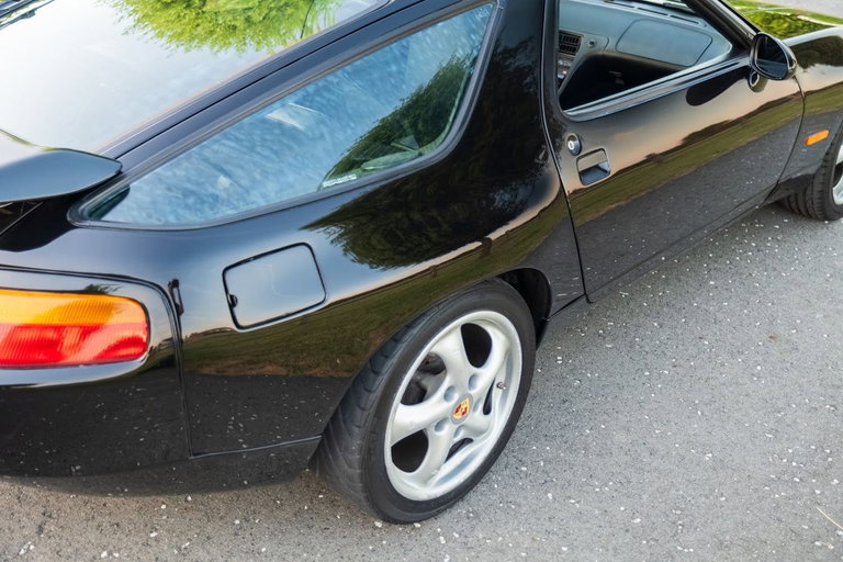 Porsche 928 GTS