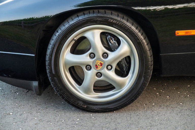 Porsche 928 GTS