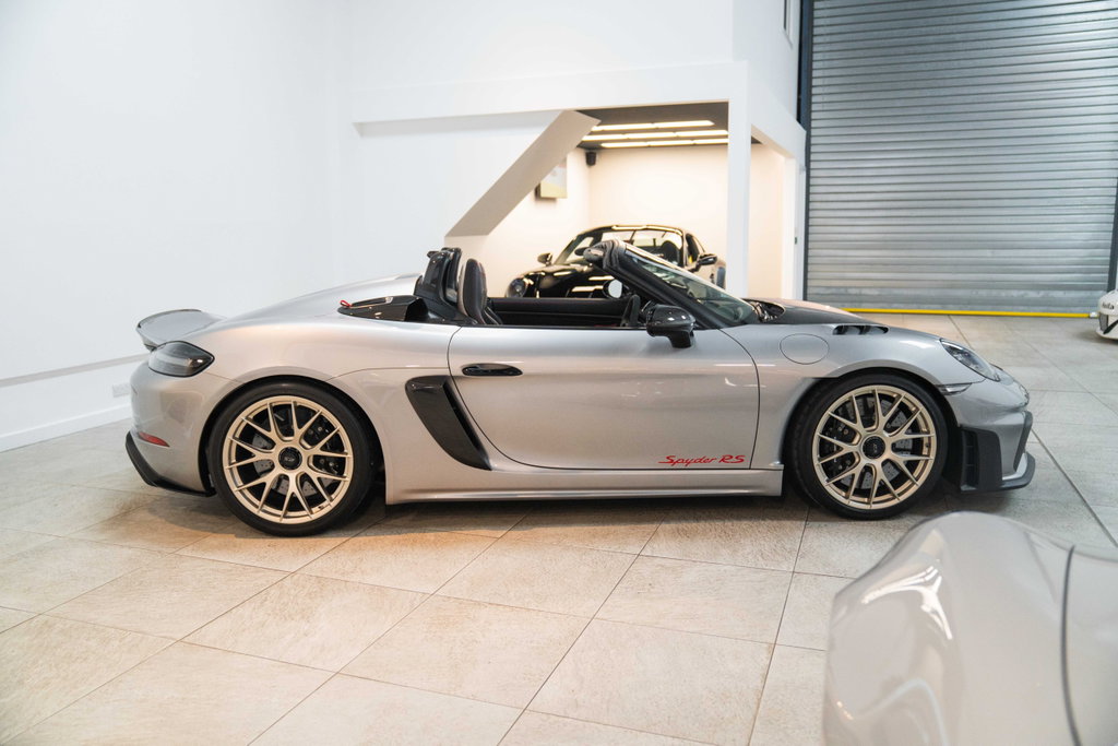 Porsche 718 Spyder RS