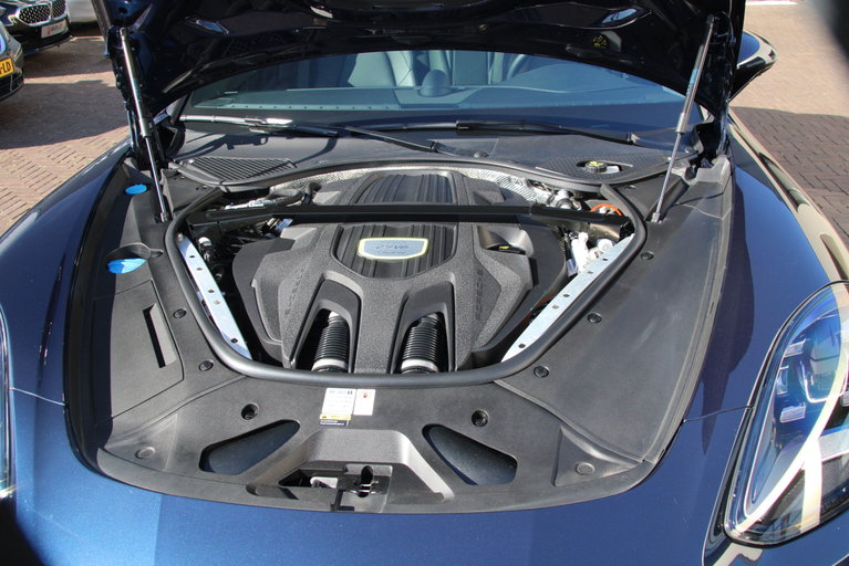 Porsche Panamera 4 E-Hybrid