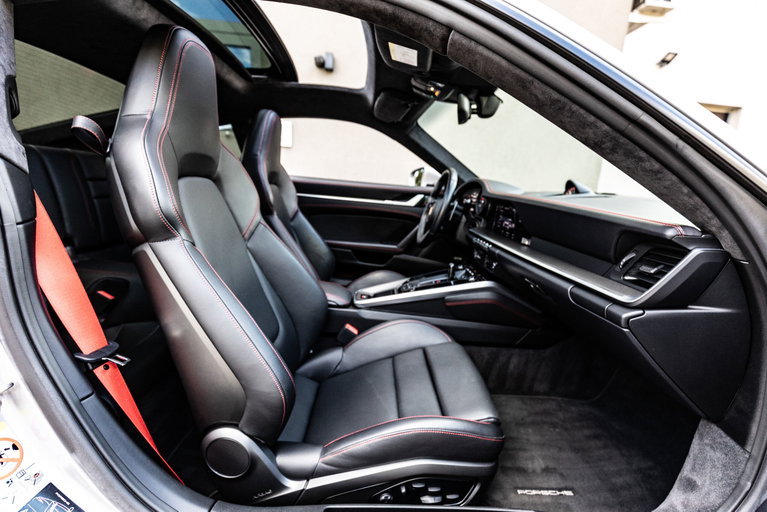 Porsche 992 Carrera 4S