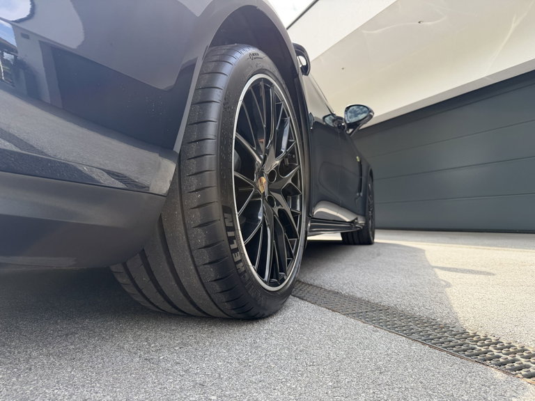 Porsche Panamera 4 E-Hybrid