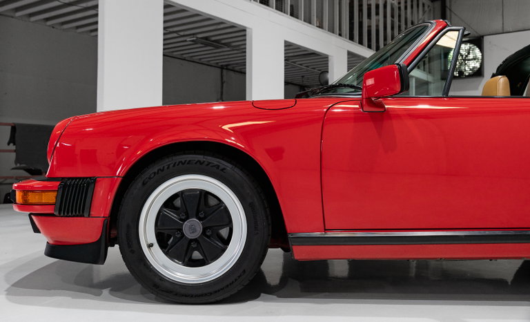 Porsche 911 Carrera 3.2 (US)