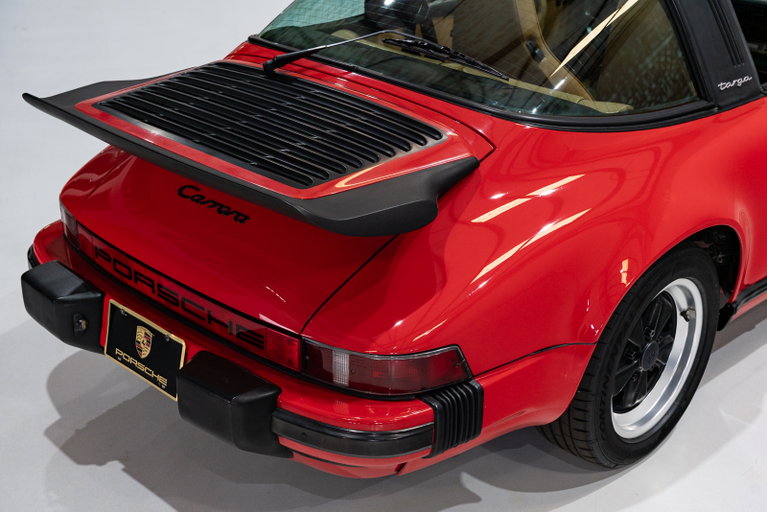 Porsche 911 Carrera 3.2 (US)