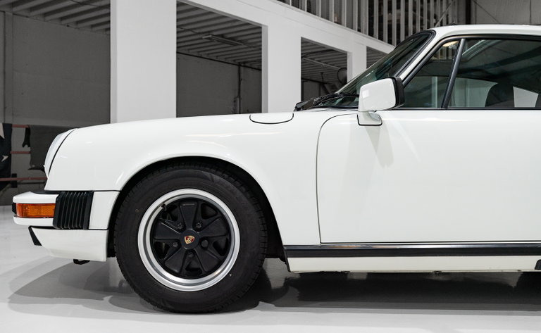 Porsche 911 Carrera 3.2 (US)