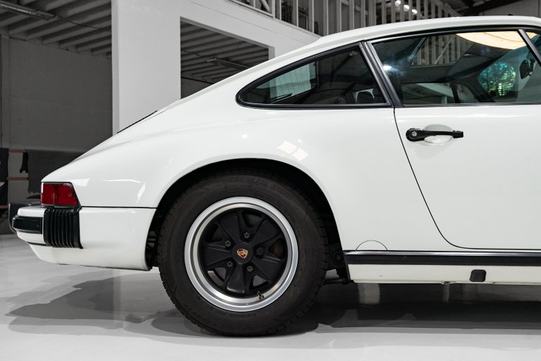 Porsche 911 Carrera 3.2 (US)