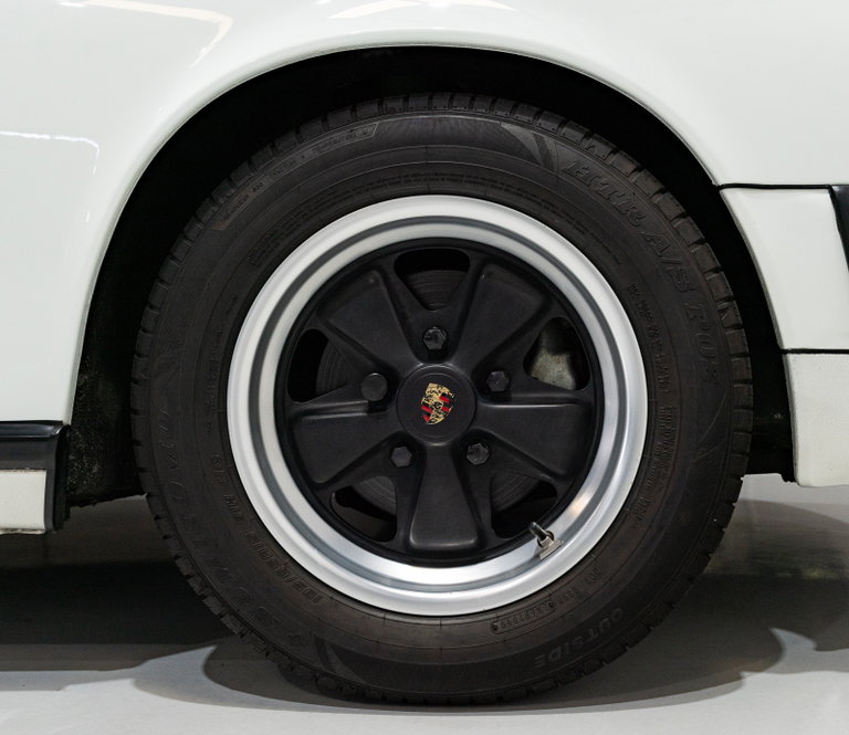 Porsche 911 Carrera 3.2 (US)