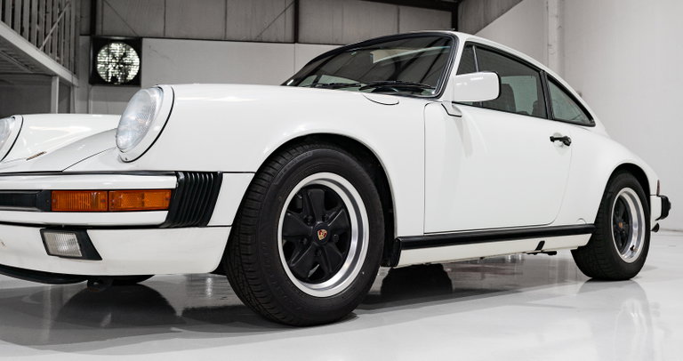 Porsche 911 Carrera 3.2 (US)