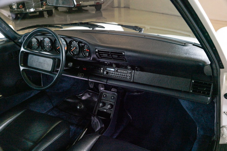 Porsche 911 Carrera 3.2 (US)