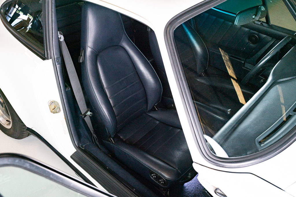 Porsche 911 Carrera 3.2 (US)