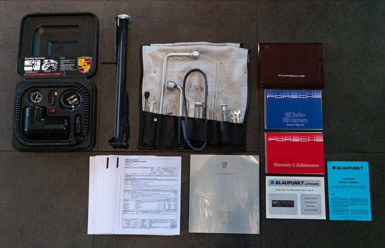 Porsche 911 Carrera 3.2 (US)