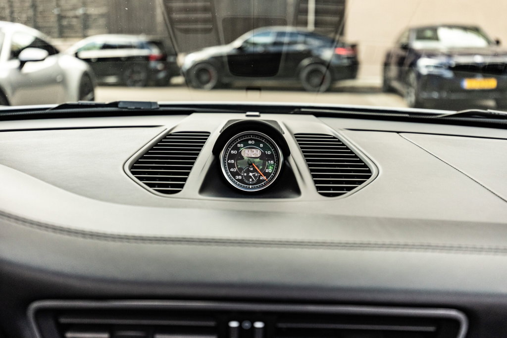 Porsche 991 Carrera 4 GTS